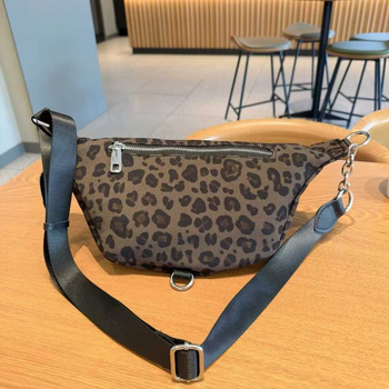 Ženska crossbody torbica s leopard printom, od najlona, zatvarač, unutarnji džep sa zatvaračem i džep za telefon, podstava od poliester, izdanje: Proljeće 2025