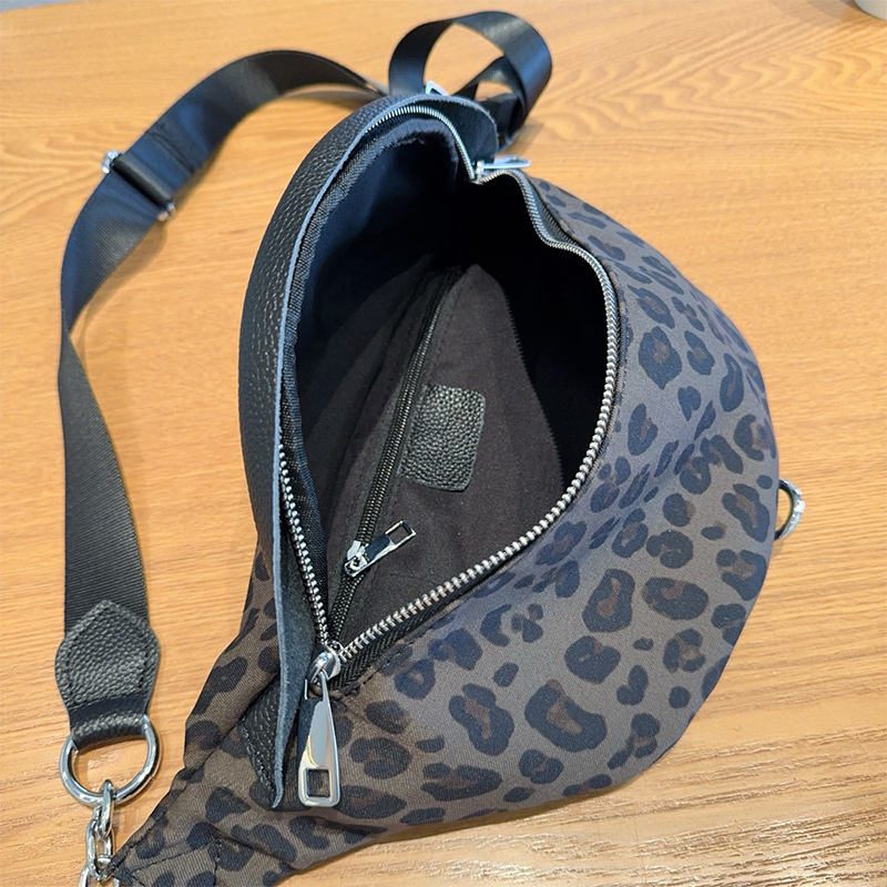 Ženska crossbody torbica s leopard printom, od najlona, zatvarač, unutarnji džep sa zatvaračem i džep za telefon, podstava od poliester, izdanje: Proljeće 2025