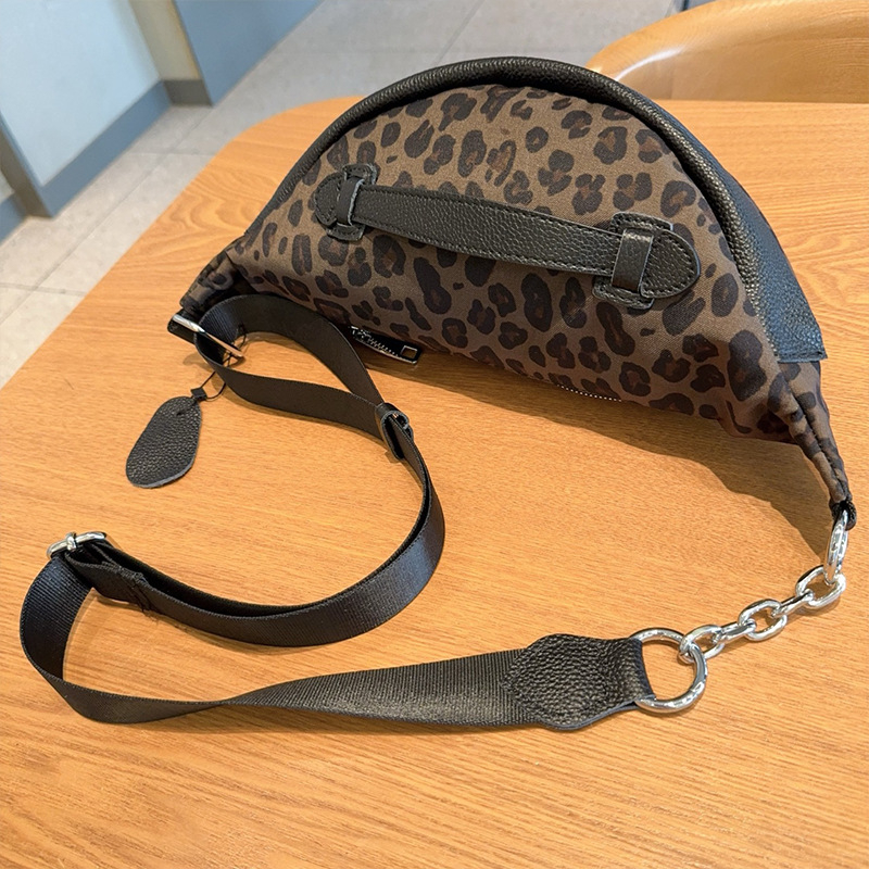 Ženska crossbody torbica s leopard printom, od najlona, zatvarač, unutarnji džep sa zatvaračem i džep za telefon, podstava od poliester, izdanje: Proljeće 2025