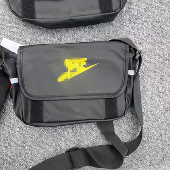 Geantă crossbody cu formă pătrată mică, stil urban minimalist, material Oxford, căptușeală din poliester