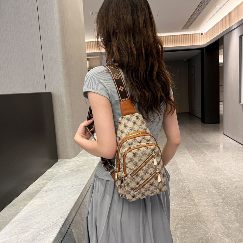 Ženska crossbody torba u urbanom minimalističkom stilu, PU materijal, zatvarač, velika zapremina, pogodna za slobodno vrijeme i putovanja.