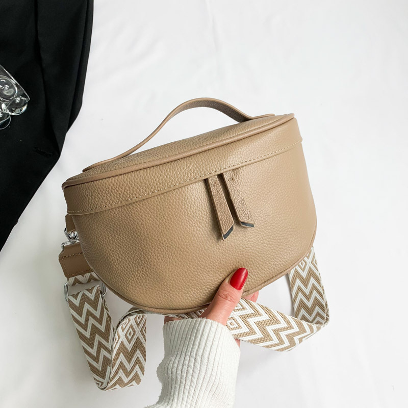 Kožna crossbody torba od prvog sloja goveđe kože, vodoravni kvadratni oblik, zatvarač, poliester podstava, jedan remen