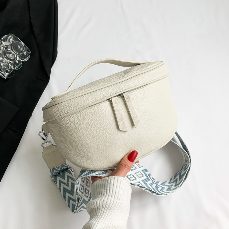 Kožna crossbody torba od prvog sloja goveđe kože, vodoravni kvadratni oblik, zatvarač, poliester podstava, jedan remen