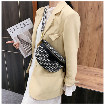 Уличен стил PU чанта за през рамо с бродерия, триизмерен дизайн, закриване с цип, вътрешен джоб за документи