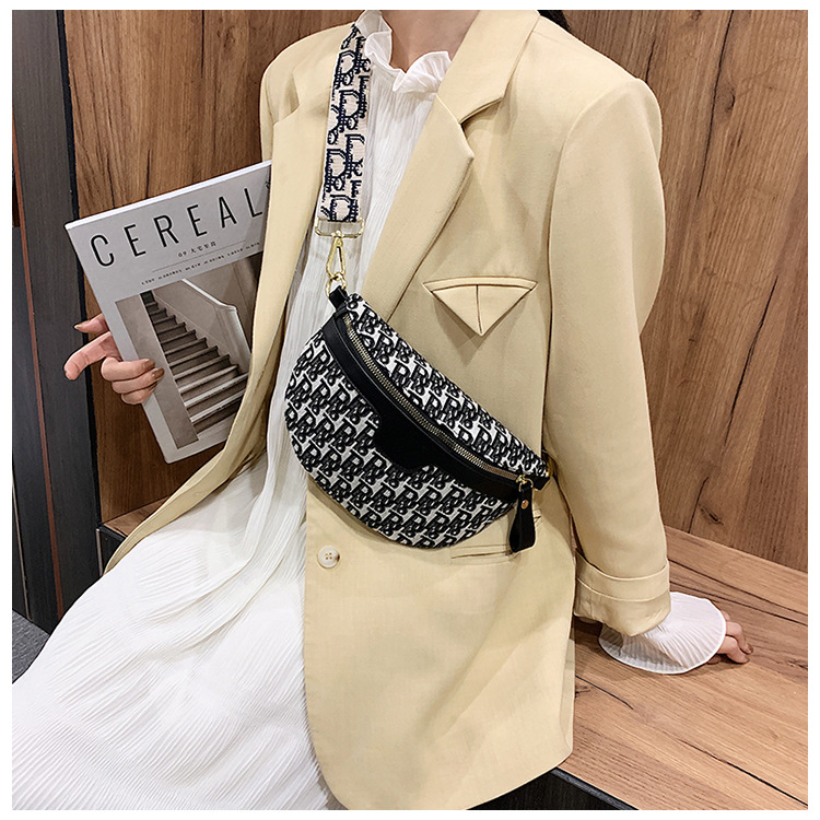 Уличен стил PU чанта за през рамо с бродерия, триизмерен дизайн, закриване с цип, вътрешен джоб за документи