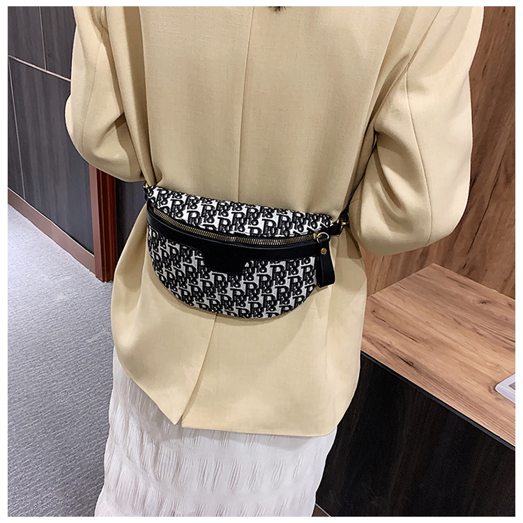 Уличен стил PU чанта за през рамо с бродерия, триизмерен дизайн, закриване с цип, вътрешен джоб за документи