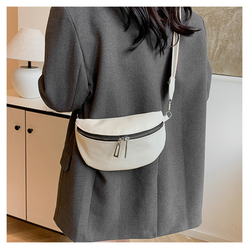 Ženska crossbody torbica — urbana jednostavnost dizajna, PU materijal, oblik jastuka, zatvaranje zatvaračem, poliester podstava