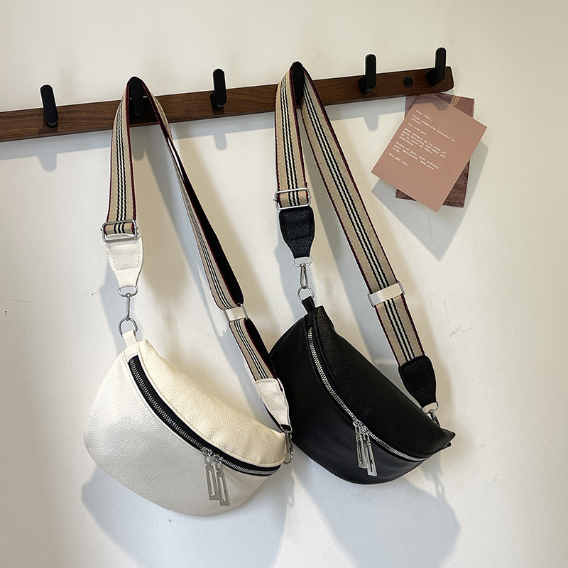 Ženska crossbody torbica — urbana jednostavnost dizajna, PU materijal, oblik jastuka, zatvaranje zatvaračem, poliester podstava