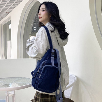 Denim crossbody torba tip košara s zatvaračem, džepom za telefon i poliesterom