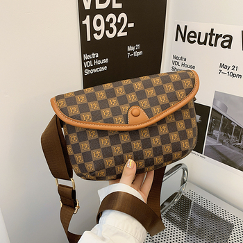 Ženska crossbody torba sa šahovnicastim uzorkom, ljeto 2024, PVC materijal, magnetsko zatvaranje, unutarnja džep za telefon