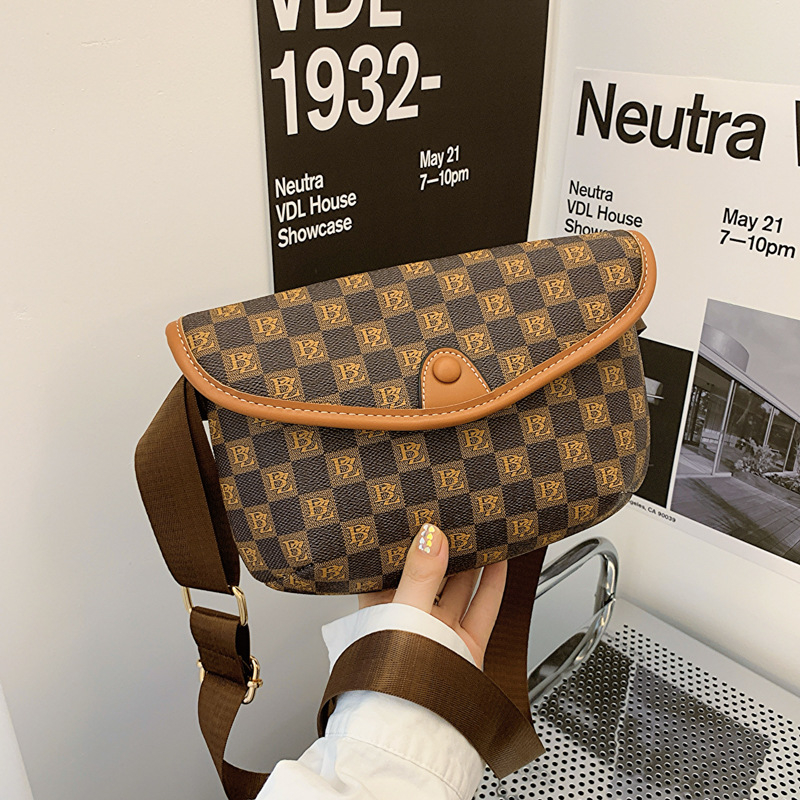 Ženska crossbody torba sa šahovnicastim uzorkom, ljeto 2024, PVC materijal, magnetsko zatvaranje, unutarnja džep za telefon