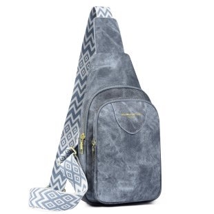 Crossbody torba — PU, meka tekstura, zip zatvarač, ID pretinac, poliesterska podstava