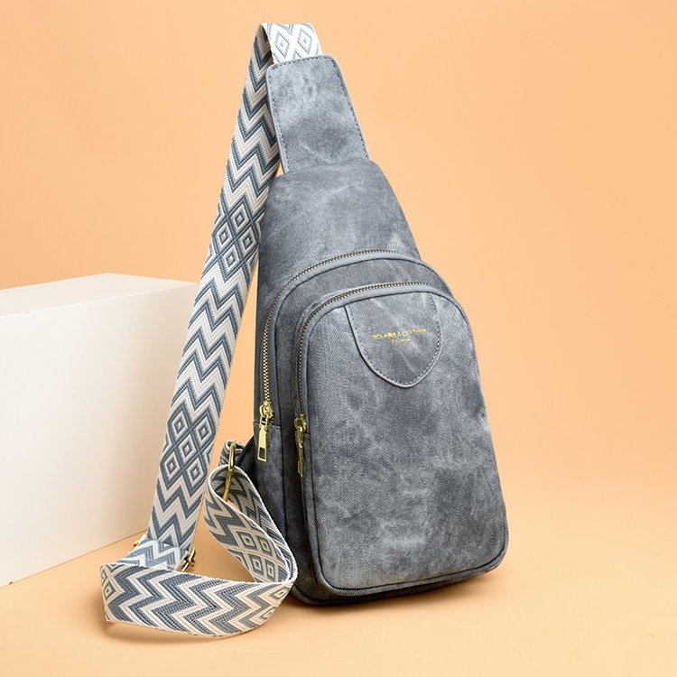 Crossbody torba — PU, meka tekstura, zip zatvarač, ID pretinac, poliesterska podstava