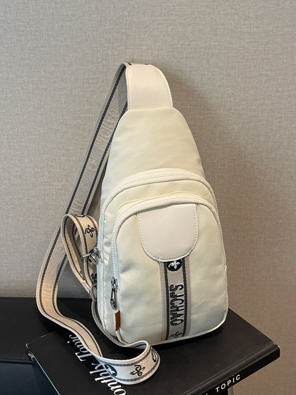 Ženska nylon crossbody torba, gradski stil, zatvaranje na zip, unutarnja zip pretinac i džep za ID – proljeće 2025