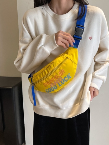 Crossbody torba u ulično-stilskom izdanju, materijal: Oxford tkanina, zatvarač, poliester podstava, unutarnji džep za mobitel
