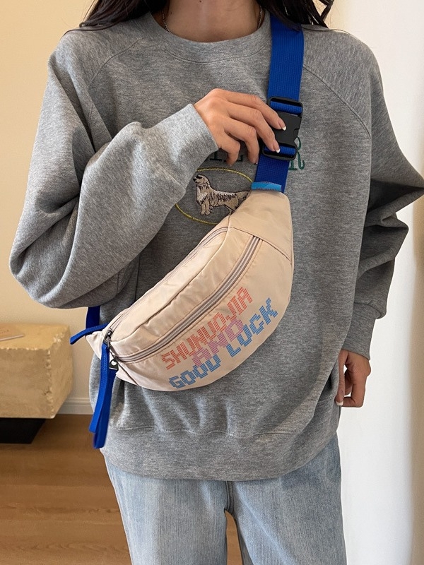 Crossbody torba u ulično-stilskom izdanju, materijal: Oxford tkanina, zatvarač, poliester podstava, unutarnji džep za mobitel