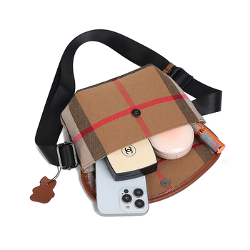 Kanvas torba s kariranim uzorkom u blok bojama, torbica za telefon, s poklopcem, proljeće 2025