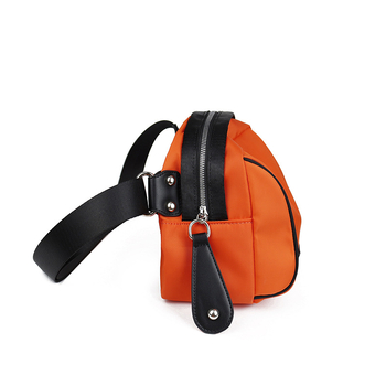 MOOKEVE Ženska crossbody torba od Oxford platna, zatvarač, unutarnje džepove sa zipom i džep za identifikaciju, jesen 2023