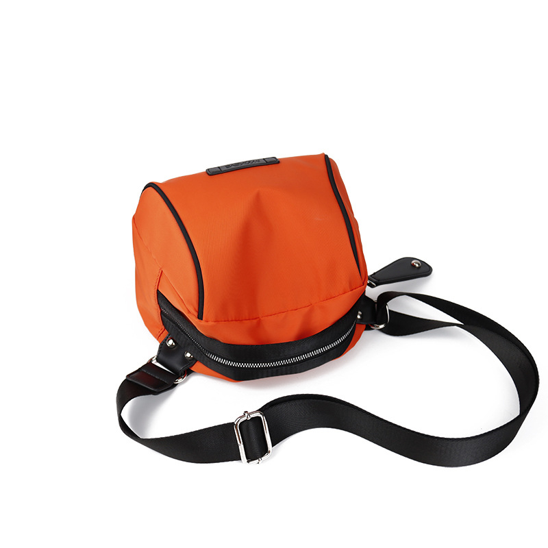 MOOKEVE Ženska crossbody torba od Oxford platna, zatvarač, unutarnje džepove sa zipom i džep za identifikaciju, jesen 2023