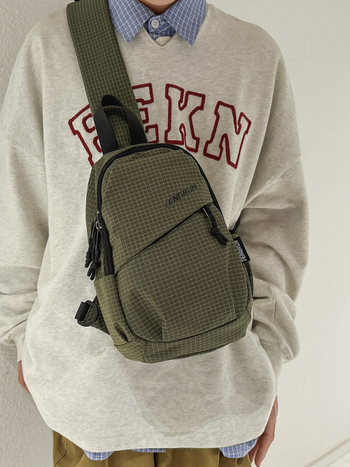Crossbody torba – urbana jednostavnost, najlon, podstava od poliester-pamuk, zatvaranje zatvaračem, unutarnja struktura dokument torbe, mekana, Zima 2025, Blue canon.
