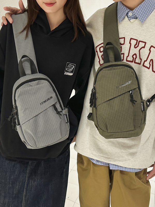 Crossbody torba – urbana jednostavnost, najlon, podstava od poliester-pamuk, zatvaranje zatvaračem, unutarnja struktura dokument torbe, mekana, Zima 2025, Blue canon.