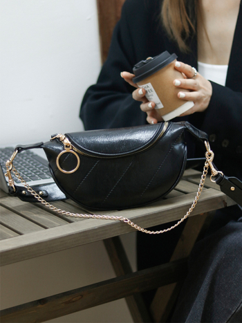 Crossbody torba od PU materijala, gradski stil, oblik školjke, zatvaranje na zip