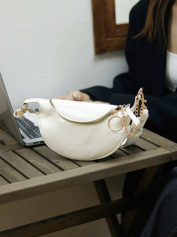 Crossbody torba od PU materijala, gradski stil, oblik školjke, zatvaranje na zip