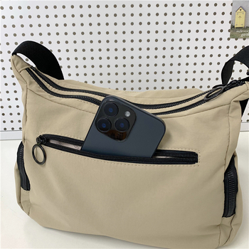 Crossbody torbica: gradska jednostavnost, Oxford tkanina, vodoravni kvadratni oblik, zatvarač na zip