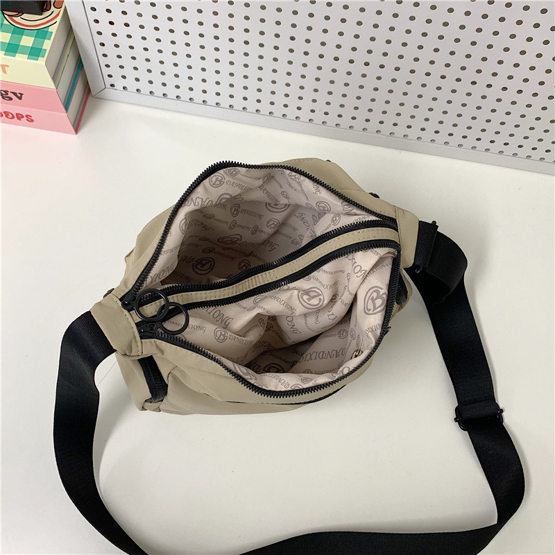 Crossbody torbica: gradska jednostavnost, Oxford tkanina, vodoravni kvadratni oblik, zatvarač na zip