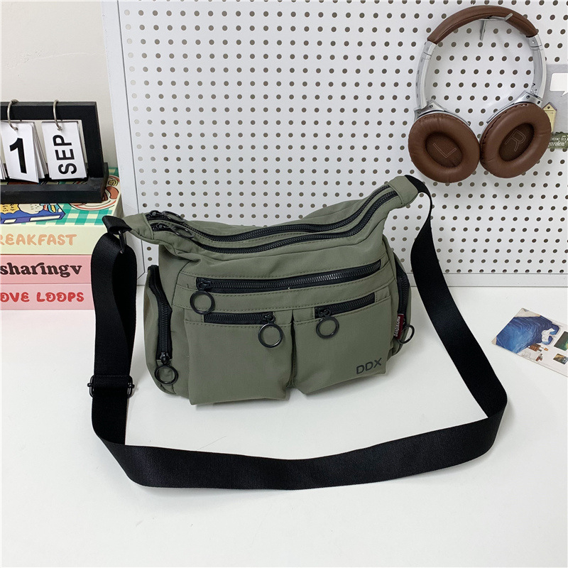 Crossbody torbica: gradska jednostavnost, Oxford tkanina, vodoravni kvadratni oblik, zatvarač na zip