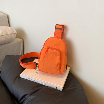 Crossbody torba za mobitel, najlon, mekana, zatvarač, unutarnji džep za mobitel, proljeće 2025