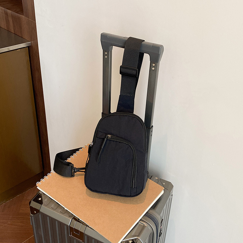 Crossbody torba za mobitel, najlon, mekana, zatvarač, unutarnji džep za mobitel, proljeće 2025