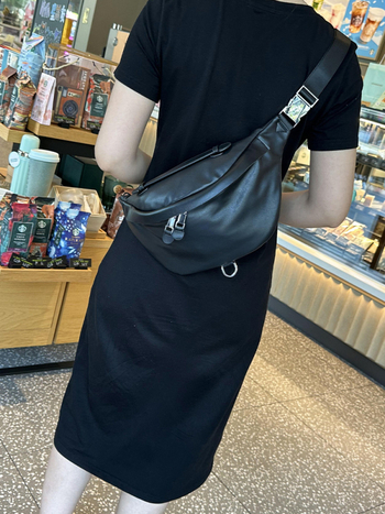 Ženska street-style crossbody torbica od PU kože, zatvaranje zipom, mekana tekstura, unutarnja džep s zipom, dodatni pretinac