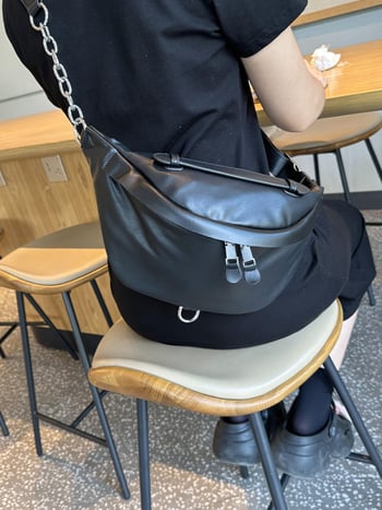Ženska street-style crossbody torbica od PU kože, zatvaranje zipom, mekana tekstura, unutarnja džep s zipom, dodatni pretinac