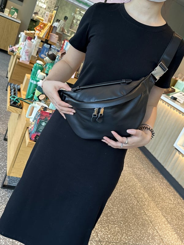 Ženska street-style crossbody torbica od PU kože, zatvaranje zipom, mekana tekstura, unutarnja džep s zipom, dodatni pretinac