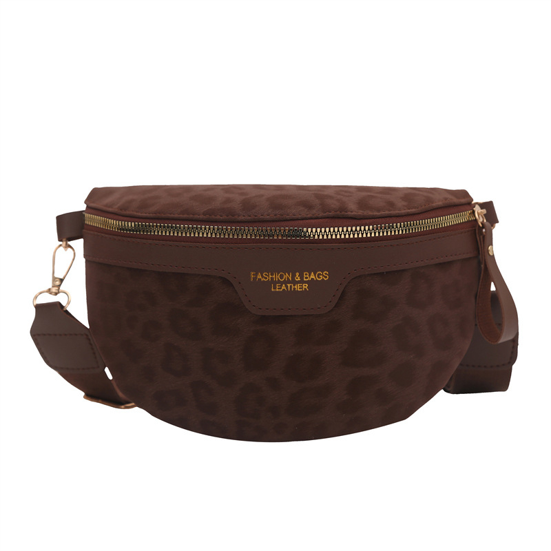 Ženska crossbody torbica s leopard printom – gradska jednostavnost, poseban materijal, horizontalni kvadratni oblik, zatvarač