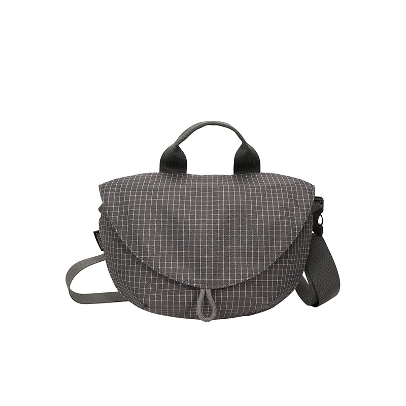 Nylon Crossbody torba u obliku dumplinga, s zatvaračem, unutarnji džepovi za telefon i dokumente - Ljeto 2025