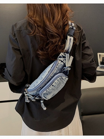 Denim crossbody torba u street stilu, Dumpling stil, vertikalni kvadratni oblik, zatvarač