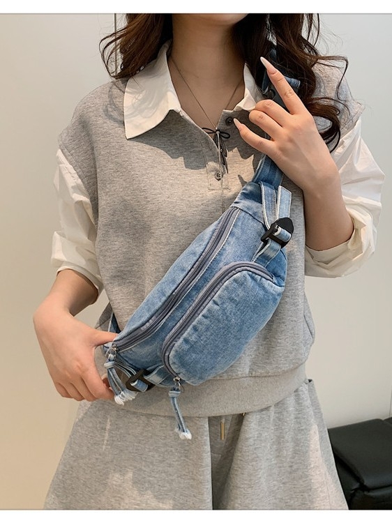 Denim crossbody torba u street stilu, Dumpling stil, vertikalni kvadratni oblik, zatvarač