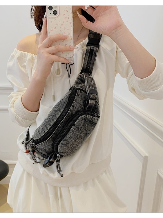 Denim crossbody torba u street stilu, Dumpling stil, vertikalni kvadratni oblik, zatvarač