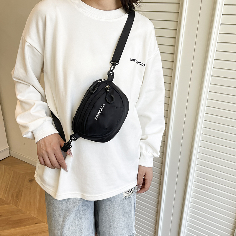 Nylon crossbody torbica s Dopamine dizajnom u kontrastnim bojama, unisex preko ramena