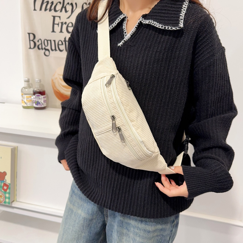 Crossbody torba Corduroy, gradska jednostavnost, Saddle bag stil, Dumpling oblik, zatvaranje zipom
