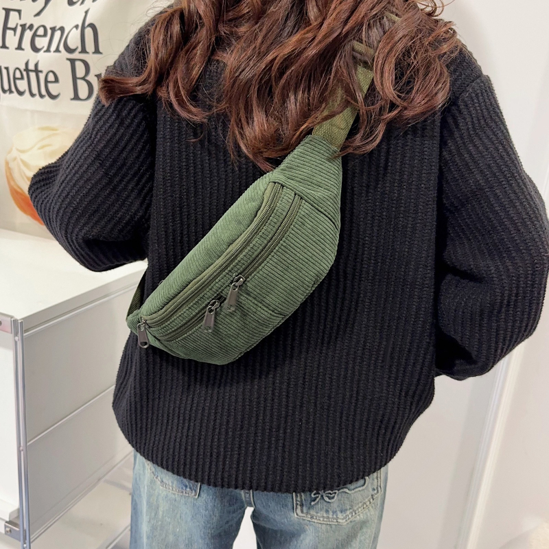 Crossbody torba Corduroy, gradska jednostavnost, Saddle bag stil, Dumpling oblik, zatvaranje zipom