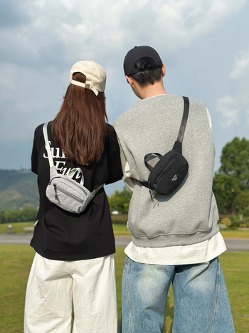 Tašna za struk za vanjsku uporabu, lagana, najlonska, zatvarač, džep za telefon, trodimenzionalni dizajn (Stil: Street style; Materijal: Nylon; Otvaranje: Zip; Unutarnja struktura: Džep za telefon; Vanjski tip torbe: Trodimenzionalna torba)
