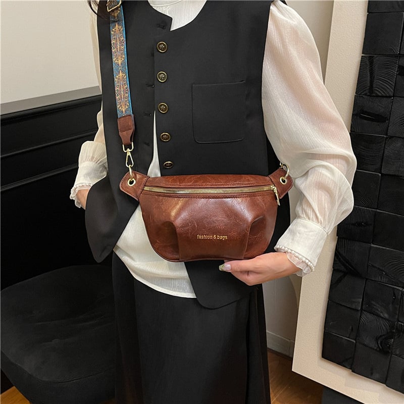 Geantă PU unisex în stil saddle bag, cu fermoar, lansare toamnă 2025