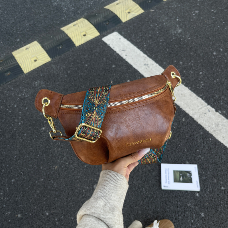 Geantă PU unisex în stil saddle bag, cu fermoar, lansare toamnă 2025