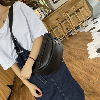 Ženska crossbody torba, ulični stil, PU koža, proljeće 2025, zatvaranje na zip, unutarnji džepovi: džep sa zipom, džep za telefon, džep za identifikacijsku karticu, trodimenzionalni dizajn