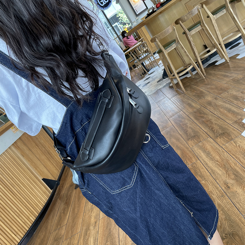 Ženska crossbody torba, ulični stil, PU koža, proljeće 2025, zatvaranje na zip, unutarnji džepovi: džep sa zipom, džep za telefon, džep za identifikacijsku karticu, trodimenzionalni dizajn