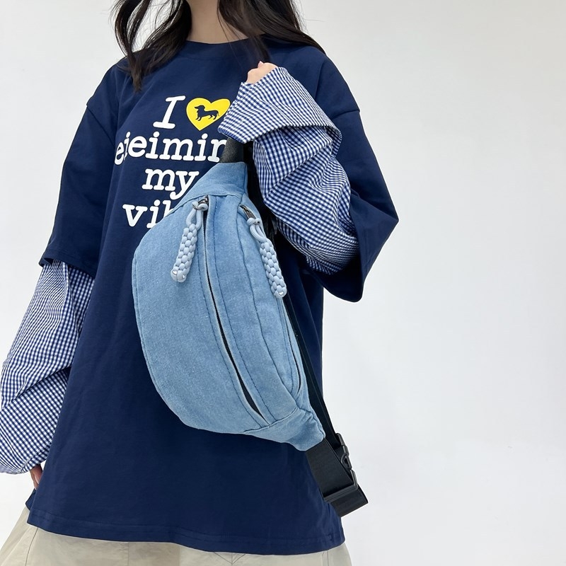 Ženska denim crossbody torba, unutarnji patch džep, zatvaranje zatvaračem, pretinci za telefon i ID, jesen 2024