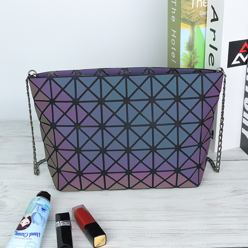 PU Messenger torba, bucket stil, crossbody, zatvaranje na zip, unutarnji džep s zipom i džep za telefon, jednoručna naramenica